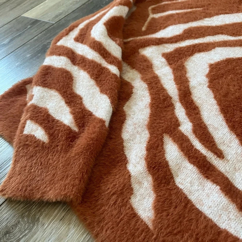 Baevely Zebra Print Crewneck Sweater - Picture 4 of 7
